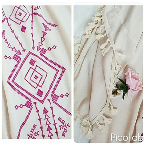 Off-Shoulder Cream w/Tassle Sleeve Tunic - Picture 5 of 7